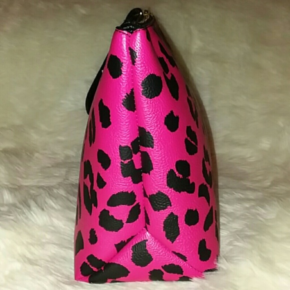 NWT Betsey Johnson Cheetah Charging Wristlet Zippe - Picture 5 of 8